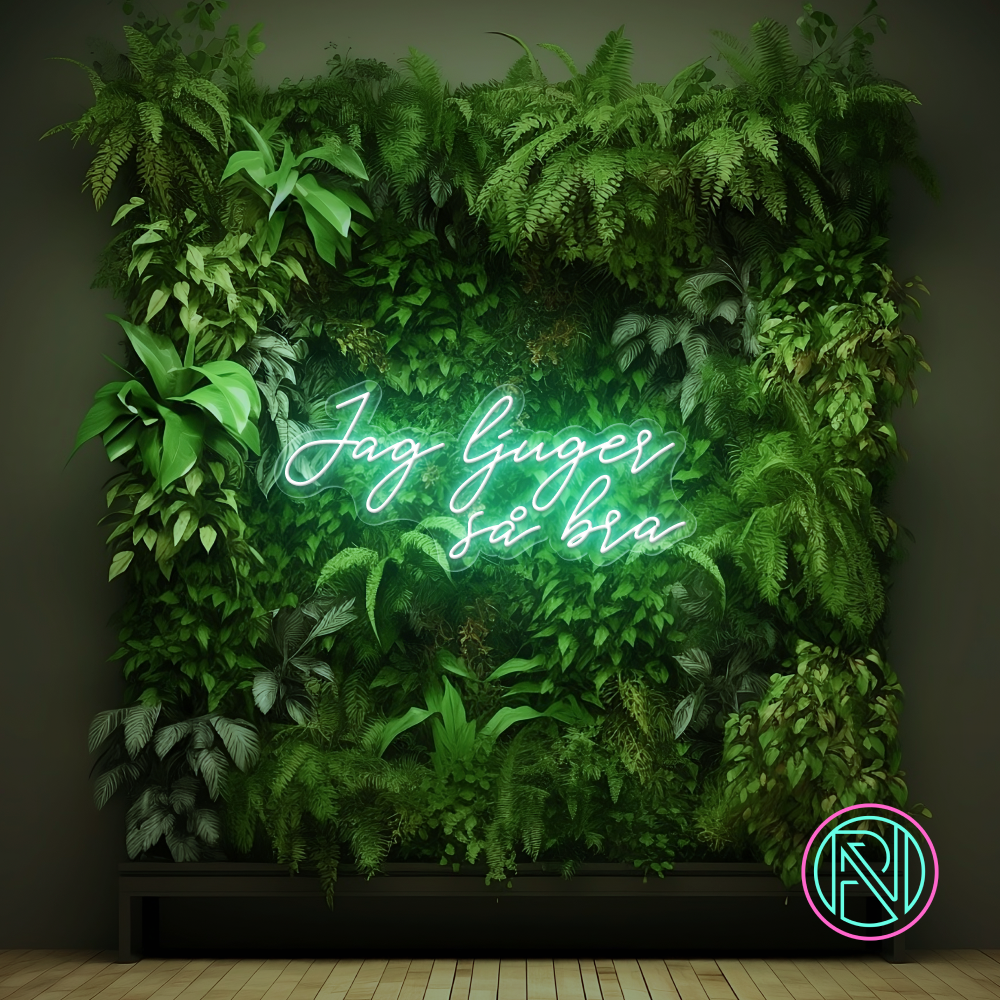 Skap en spennende vibe med vårt 'jag ljuger så bra' led neonskilt. Dette skiltet gir et dristig utsagn som perfekt fanger oppmerksomheten i ethvert miljø, enten det er hjemme eller på kontoret. Velg den fargen som best passer ditt rom og sett et personlig preg på interiøret.