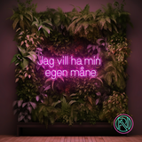 LED-neonskilt med tekst "Jag vil ha min egen måne" i magenta lilla glød