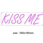 LED neonskilt «Kiss ME» i rosa, størrelse 590x180 mm