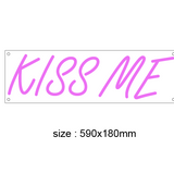 LED neonskilt «Kiss ME» i rosa, størrelse 590x180 mm