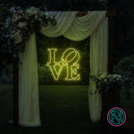 LED neonskilt med LOVE i gult neonlys