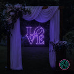 LED neonskilt med LOVE i fiolblått neonlys
