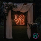 LED neonskilt med LOVE i oransje neonlys