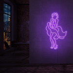 Neonskilt med Marilyn Monroe-motiv, ensfarget lilla LED-glød