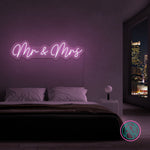LED-neonskilt med «Mr & Mrs», rosa neonbelysning