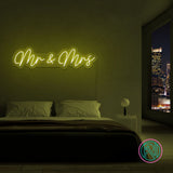 LED-neonskilt med «Mr & Mrs» i gulgrønn glød