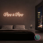 LED-neonskilt med «Mrs & Mrs», varm hvit neonbelysning