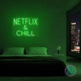 LED neonskilt NETFLIX & CHILL med grønt neonlys.