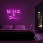 LED neonskilt NETFLIX & CHILL med lilla neonlys.