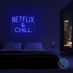 LED neonskilt NETFLIX & CHILL med blått neonlys.