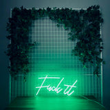 Neonskilt «Fuck it» i grønn neon
