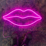"Kyssmunn" Led Neonskylt. Hot pink.