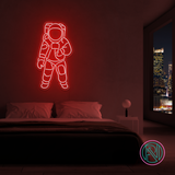 LED neonskilt med astronautmotiv, lysende rødt konturlys.