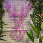 LED neonskilt med hel hjortfigur i hot pink