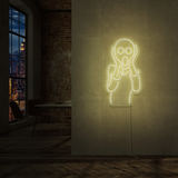 LED-neonskilt med kontur av skrikende figur, lysende lys gul