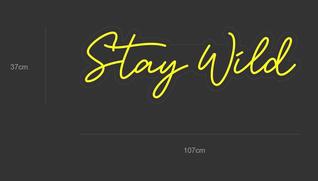 LED neonskilt «Stay Wild» 107 x 37 cm, gul skrift