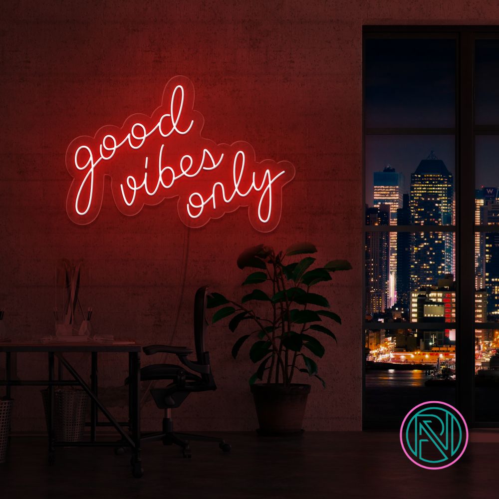 Skap en positiv atmosfære med vårt 'good vibes only' led neonskilt. Med muligheten til å velge din foretrukne farge, blir dette skiltet et stilig og personlig tillegg i ethvert rom. Det skaper en inspirerende og varm atmosfære som oppmuntrer til gode vibrasjoner og et positivt miljø, perfekt for både hjem og næringsliv.