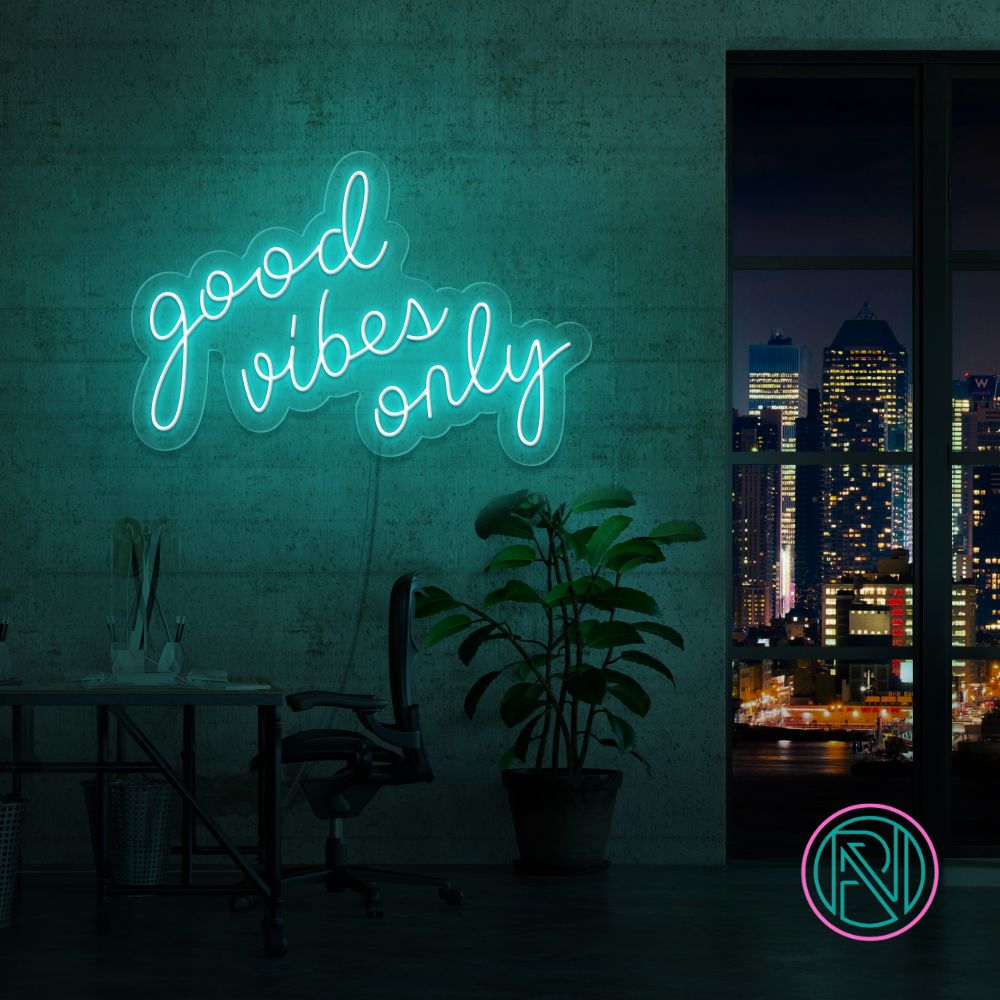 Skap den ultimate stemningen med 'good vibes only' led neonskilt i xxl-størrelse. Dette stilige skiltet er perfekt for å gi ethvert rom en følelse av positivitet, og med muligheten til å velge farge, passer det inn i enhver innredning.